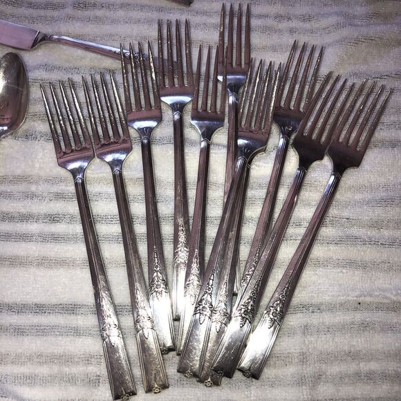 Vintage Wm A Rogers Grille King Arthur Pattern Silverplate Flatware 36 Pcs - Picture 10 of 11